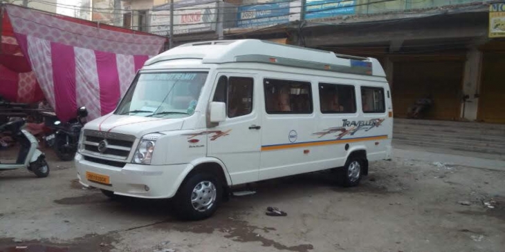 9 seater maharaja tempo traveller in delhi